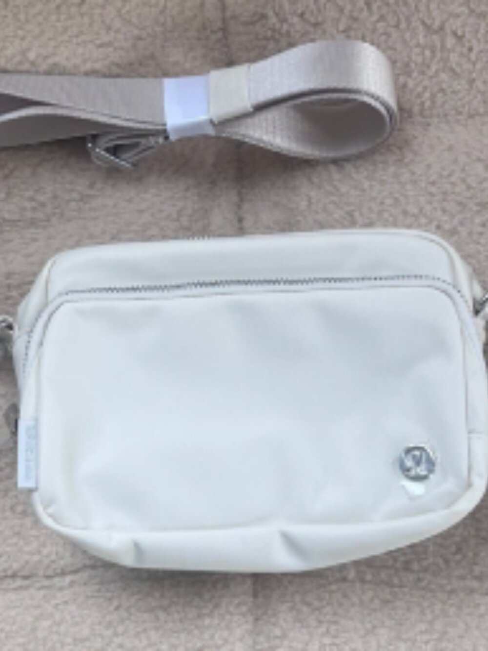 lululemon Everywhere Crossbody Bag 2L Light Ivory Silver NWT